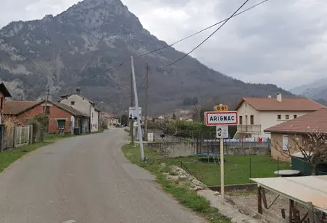 Un village sous le choc : un agriculteur et sa fille blessés par un tir de fusil