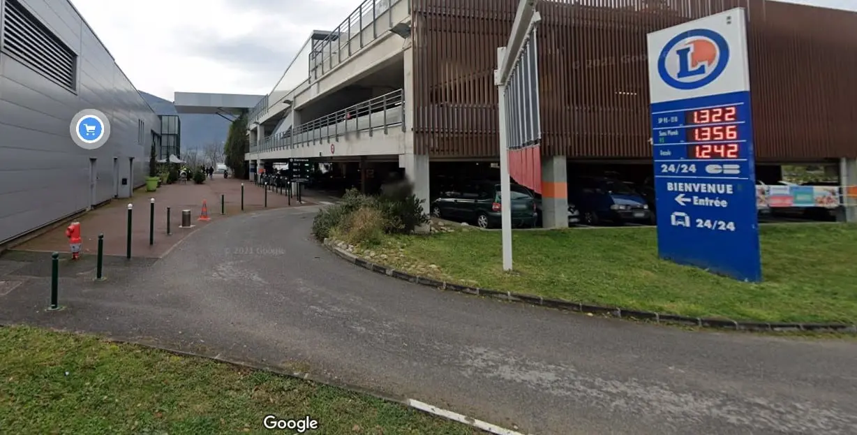 Trois corps retrouvés sur le parking de Leclerc: l’une des victimes venait de déménager