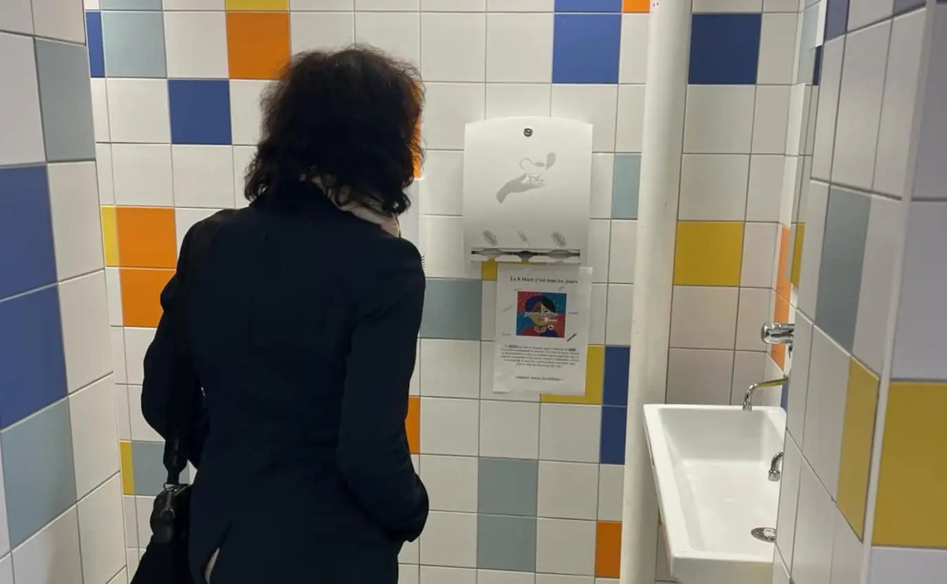 ARIEGE. Des distributeurs de protections périodiques gratuites installés dans cinq collèges