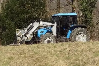 Ariege. Un homme de 78 ans écrasé par son tracteur héliporté au CHAC