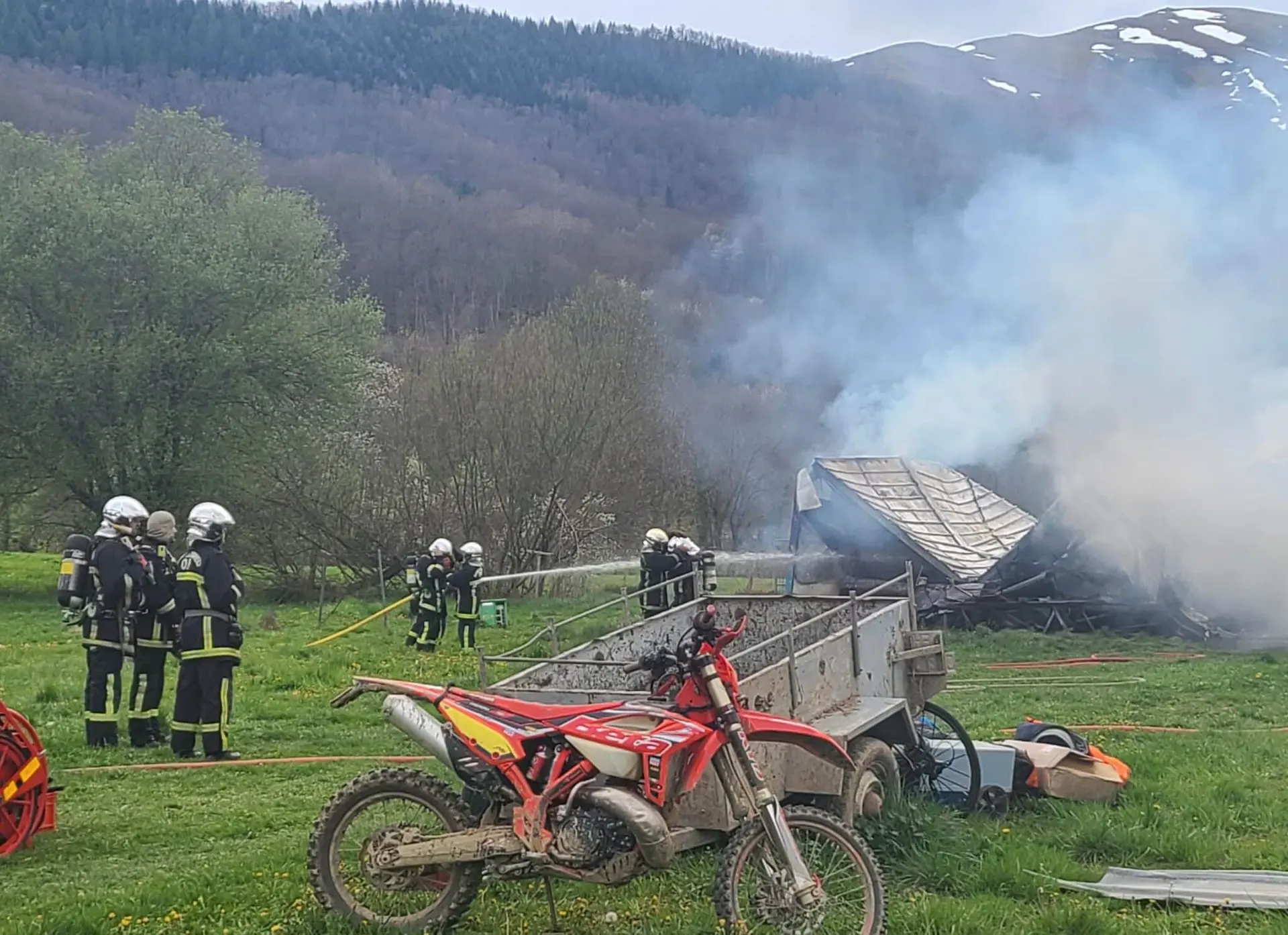 Ariège. Un chalet et des entrepôts brûlent le jour de Pâques