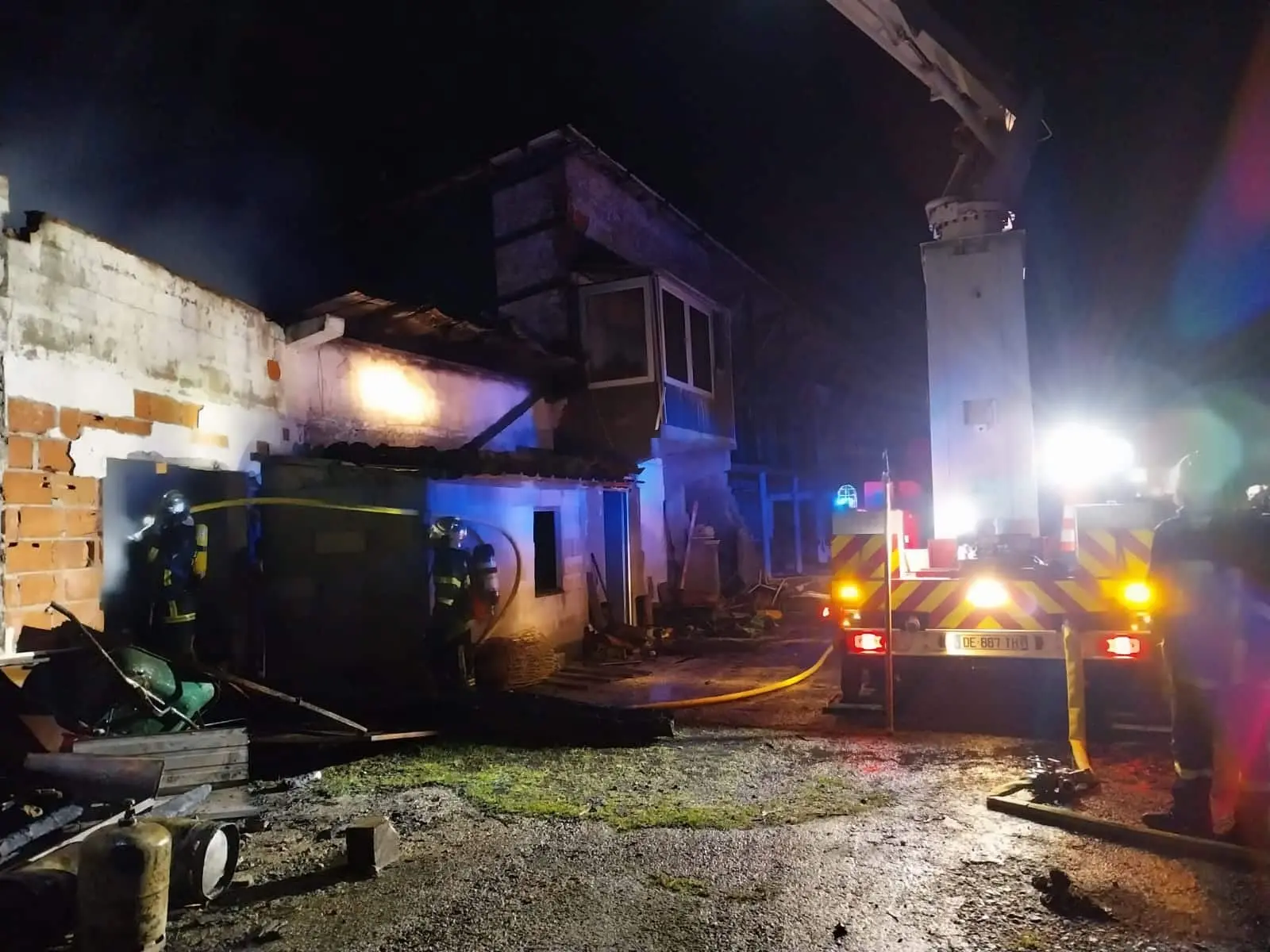 Ariège. Une maison désaffectée en flammes : 34 sapeurs-pompiers mobilisés