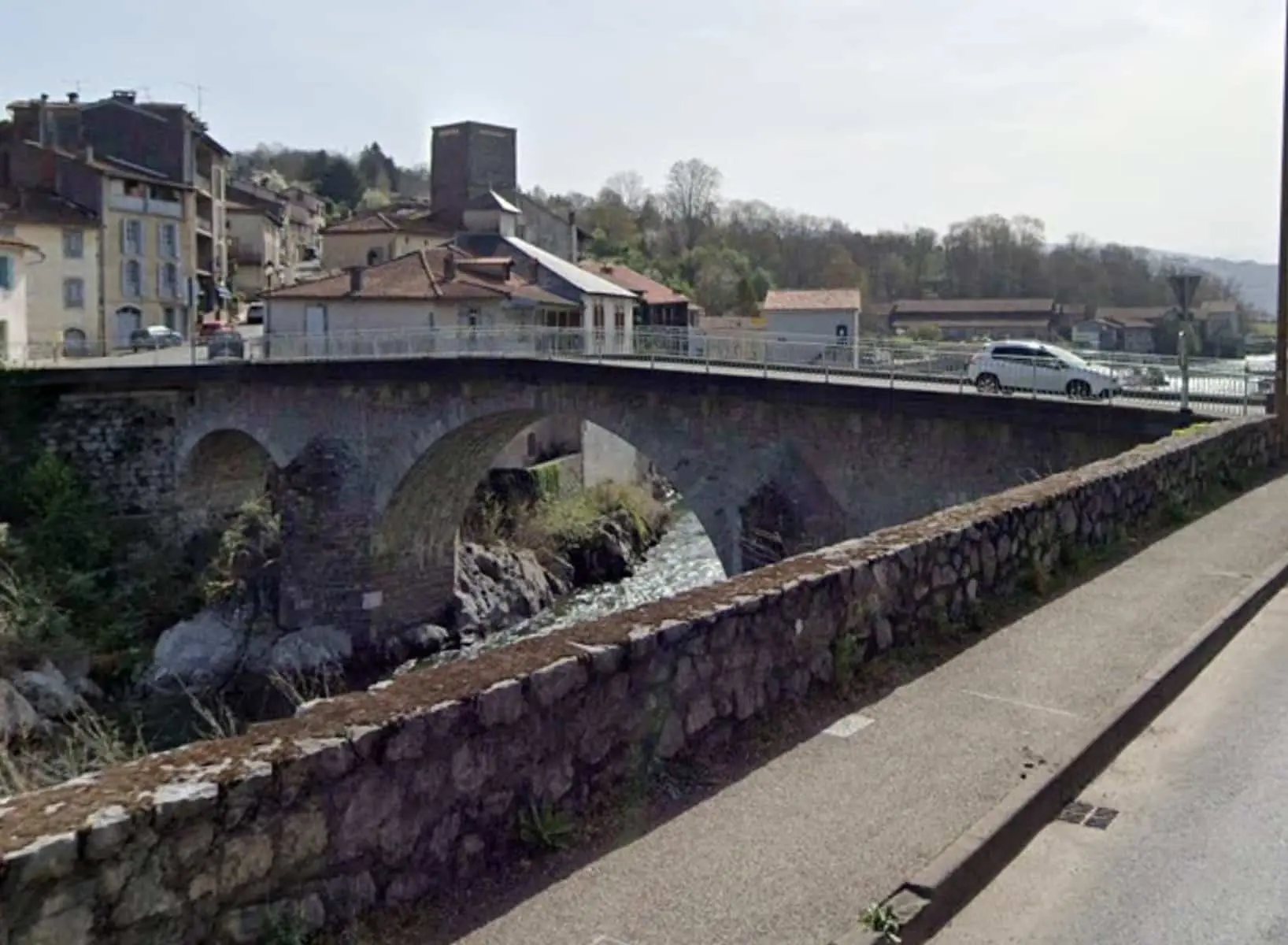 Ariège. Un individu qui menace de sauter d’un pont maitrisé par les secours