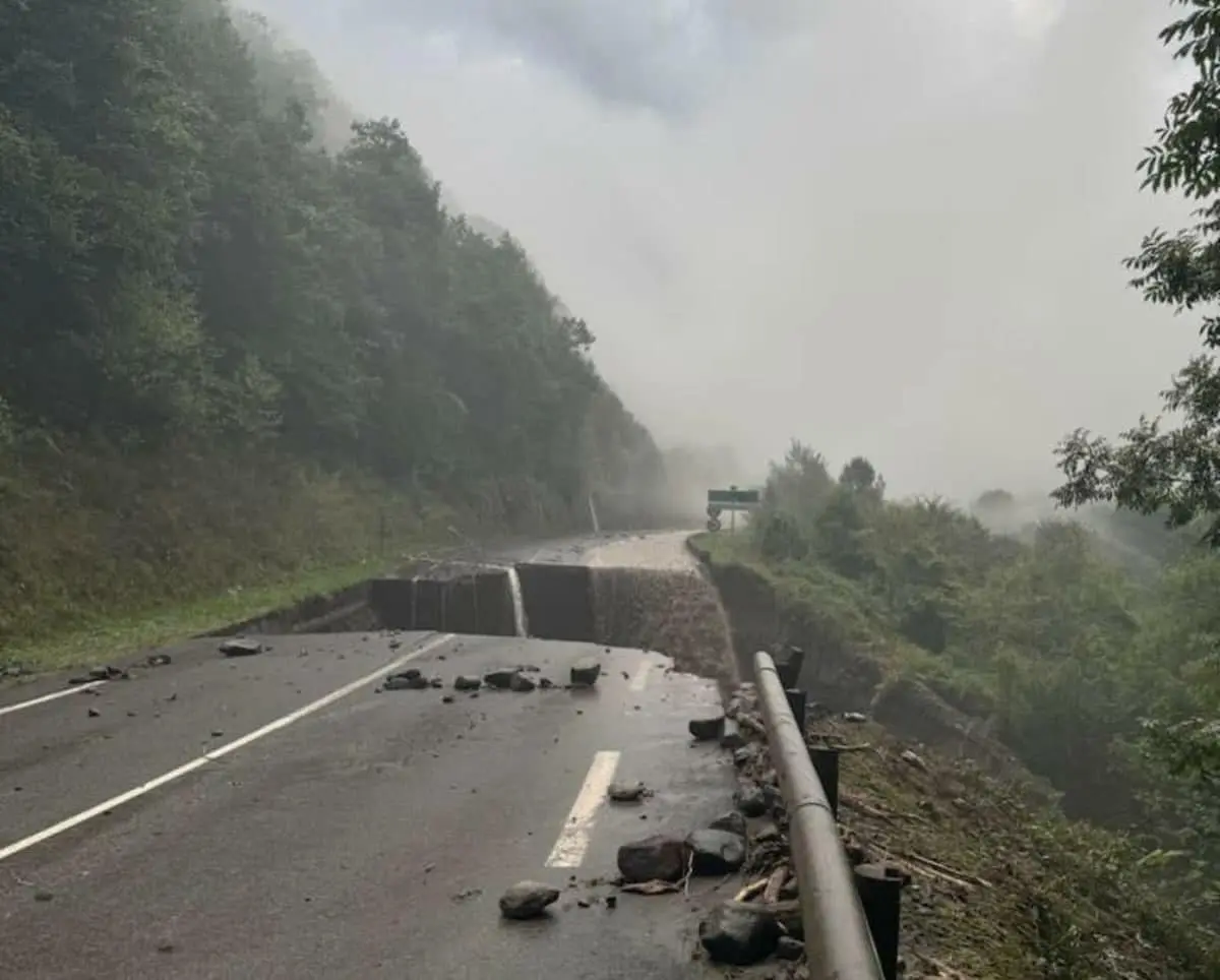 Routes effondrées, Lourdes submergée : des intempéries frappent les Hautes-Pyrénées