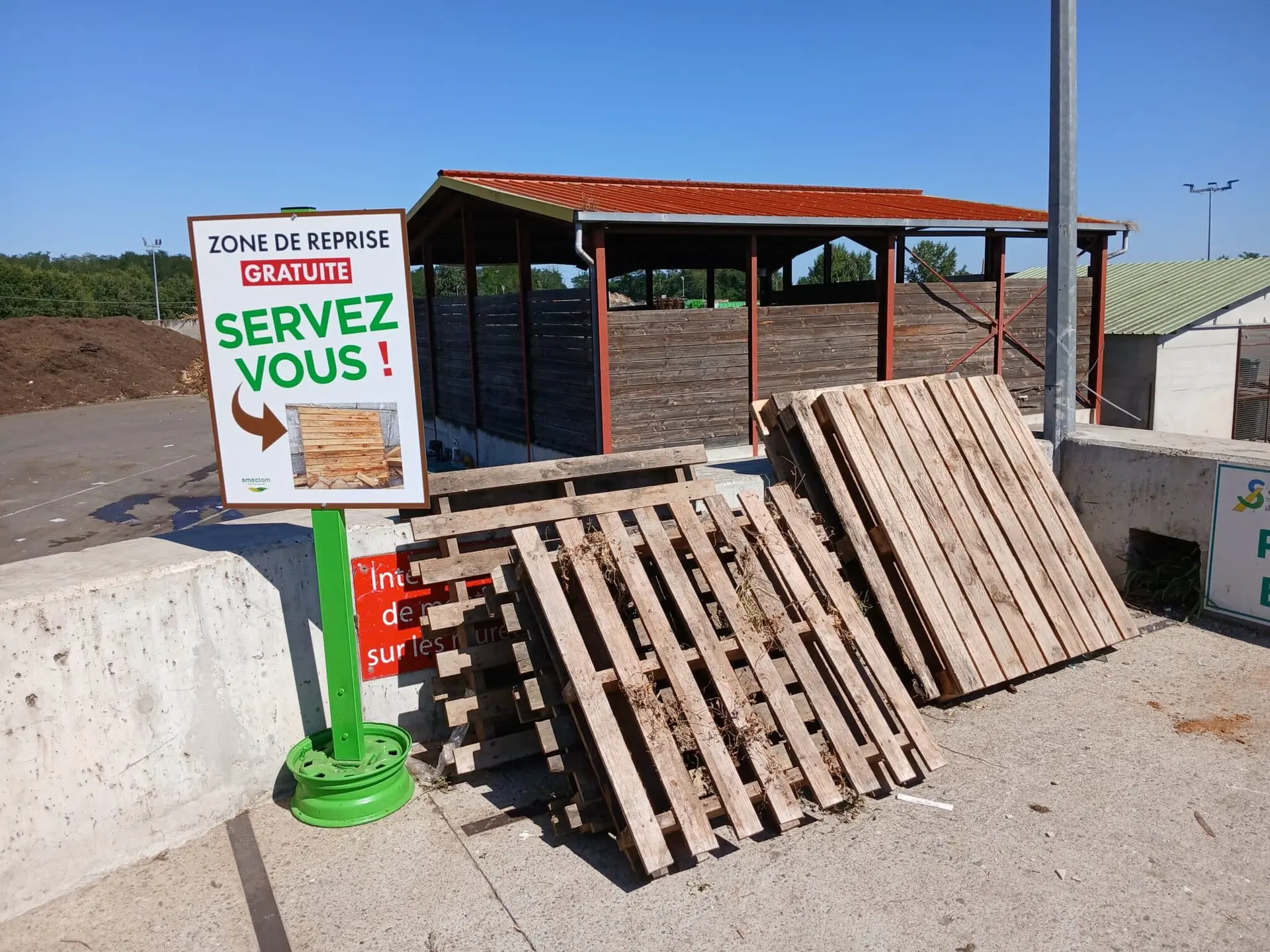 Ariège. Les usagers peuvent désormais récupérer des palettes et des cagettes au SMECTOM