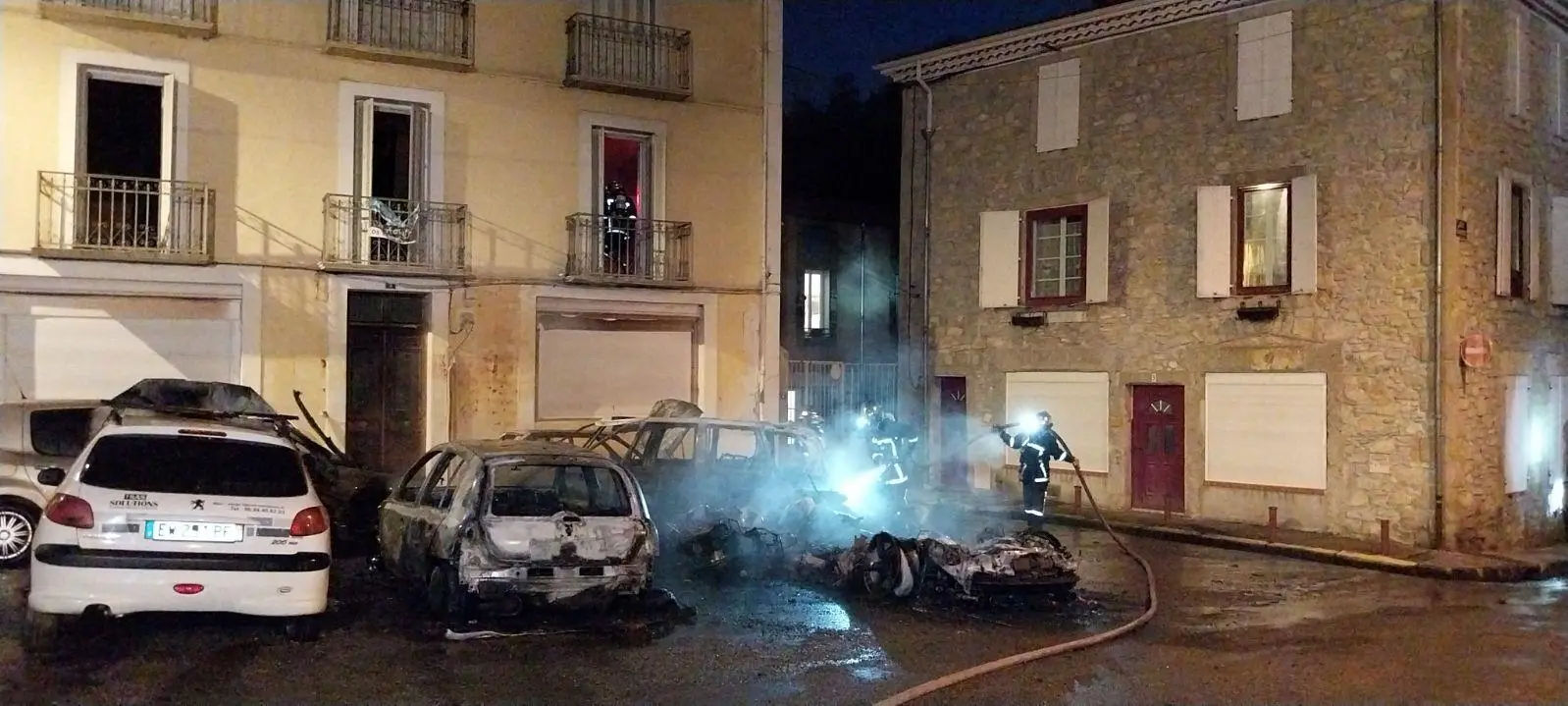 Ariège. 8 Véhicules et la façade d’un bâtiment détruits dans un incendie à Lavelanet