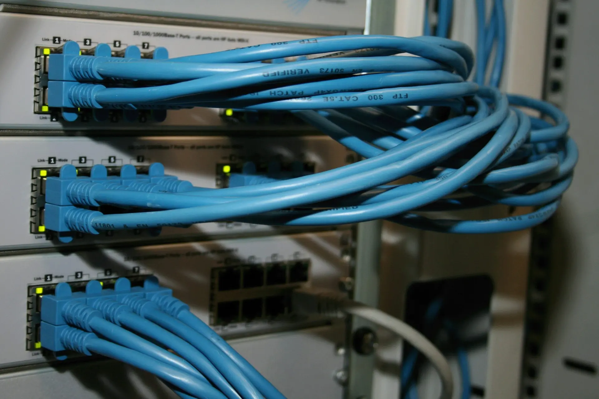 L’opérateur Free victime d’une cyberattaque : inquiétude dans les Pyrénées-Atlantiques · 16 000 colis de tabac de contrebande saisis en Andorre