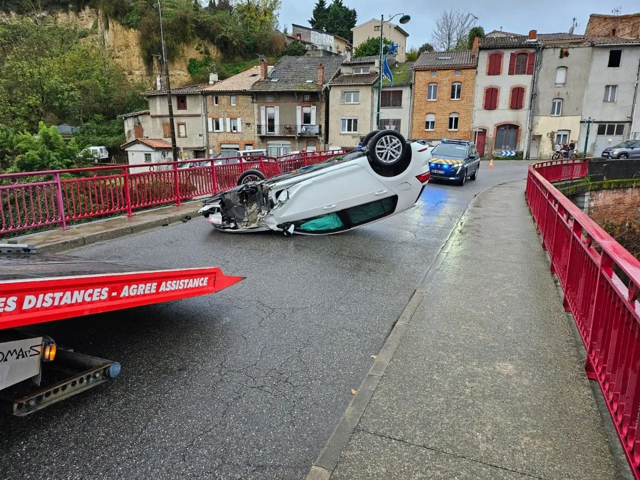 Ariège. Un tonneau sur le pont de Saverdun mobilise une dizaine de pompiers
