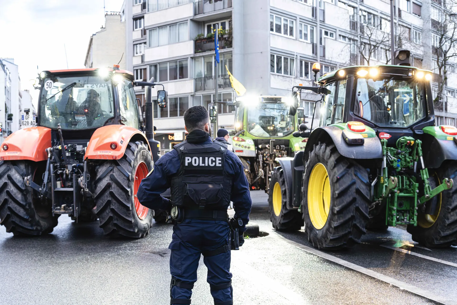 Les actions des agriculteurs à Perpignan et à Carcassonne · Les taxis se mobilisent à Toulouse, les VTC et les retraités vont suivre