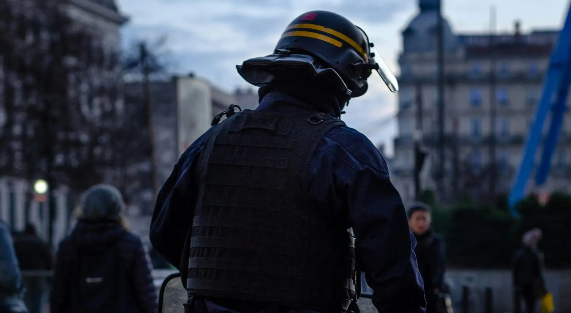 Un CRS agressé par des individus cagoulés hier soir à Toulouse · Une nouvelle date d’ouverture pour le Village de Noël de Barcarès