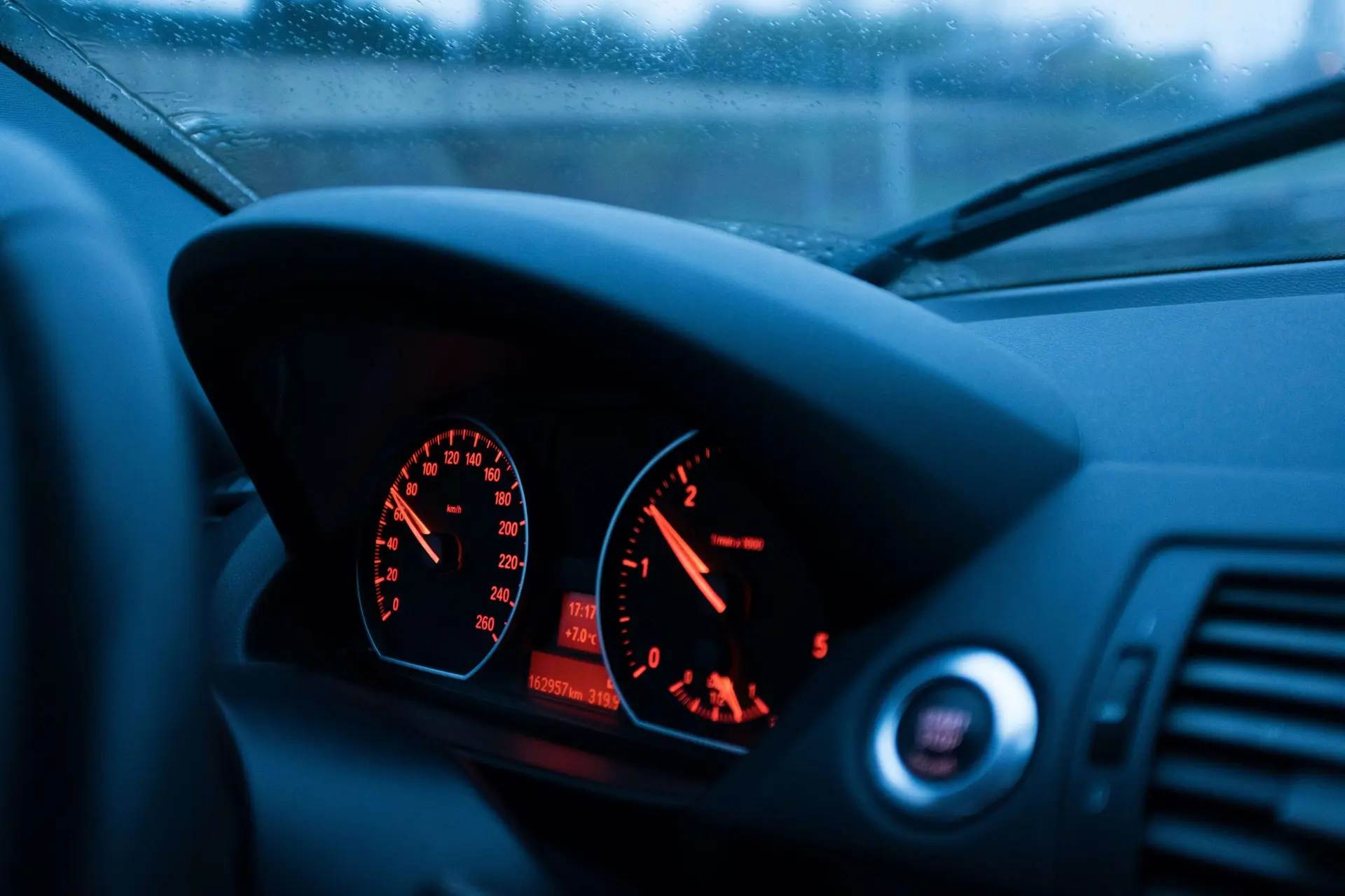 Près de Pau, il est interpellé à 209 km/h au volant de la voiture de ses parents · Carole Delga en Ariège