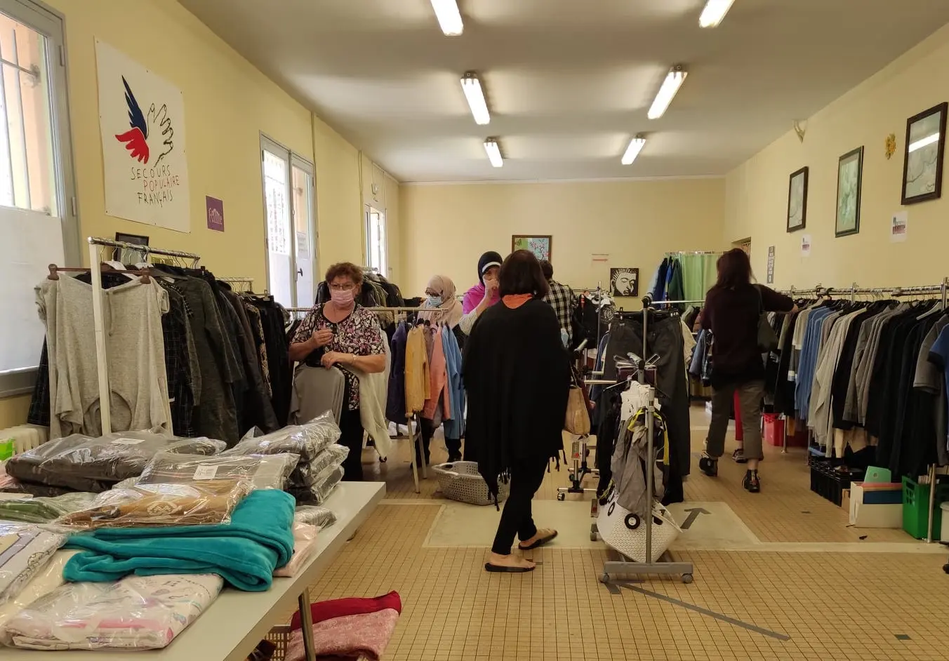 Ariège. Braderie, spectacle, colis festifs : le secours populaire mobilisé pour les fêtes de fin d’année