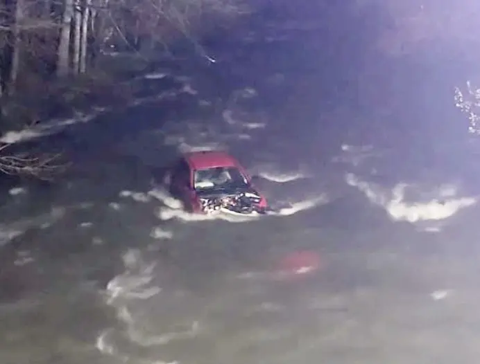 Ariège.Deux personnes piégées dans leur véhicule au milieu de la rivière secourues par les pompiers