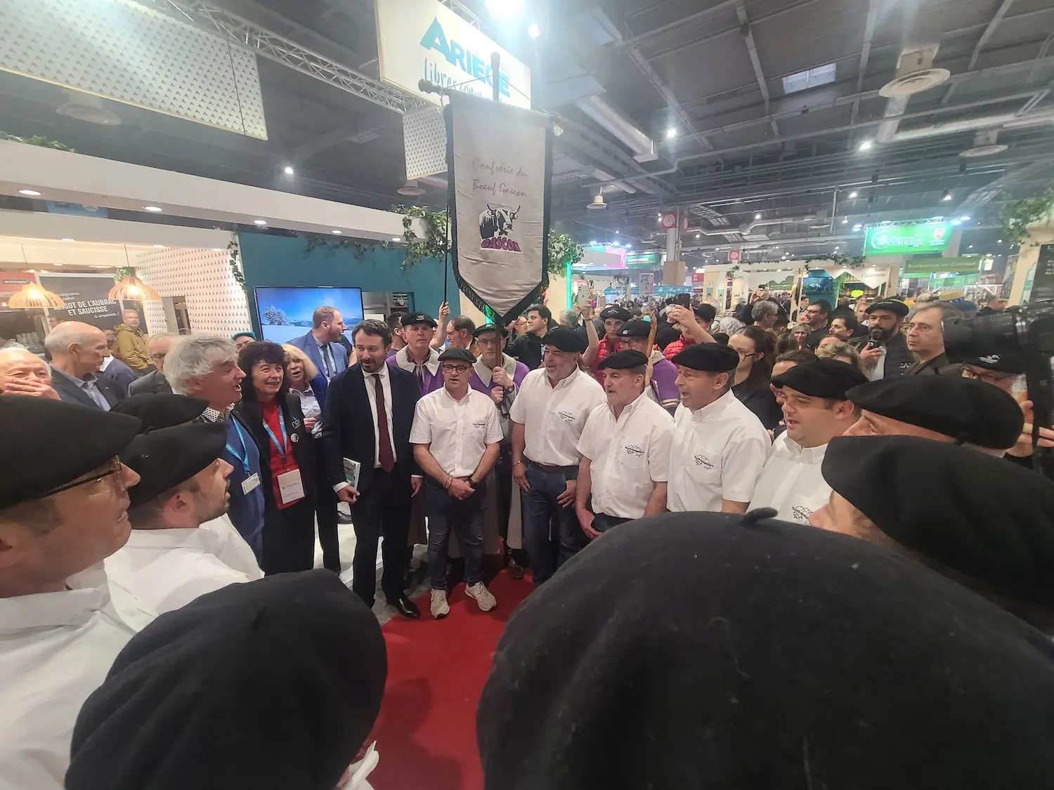 « C’est un peu les fiertés Ariégeoises qu’on expose ici » : l’Ariège a inauguré son stand au salon international de l’agriculture (SIA)