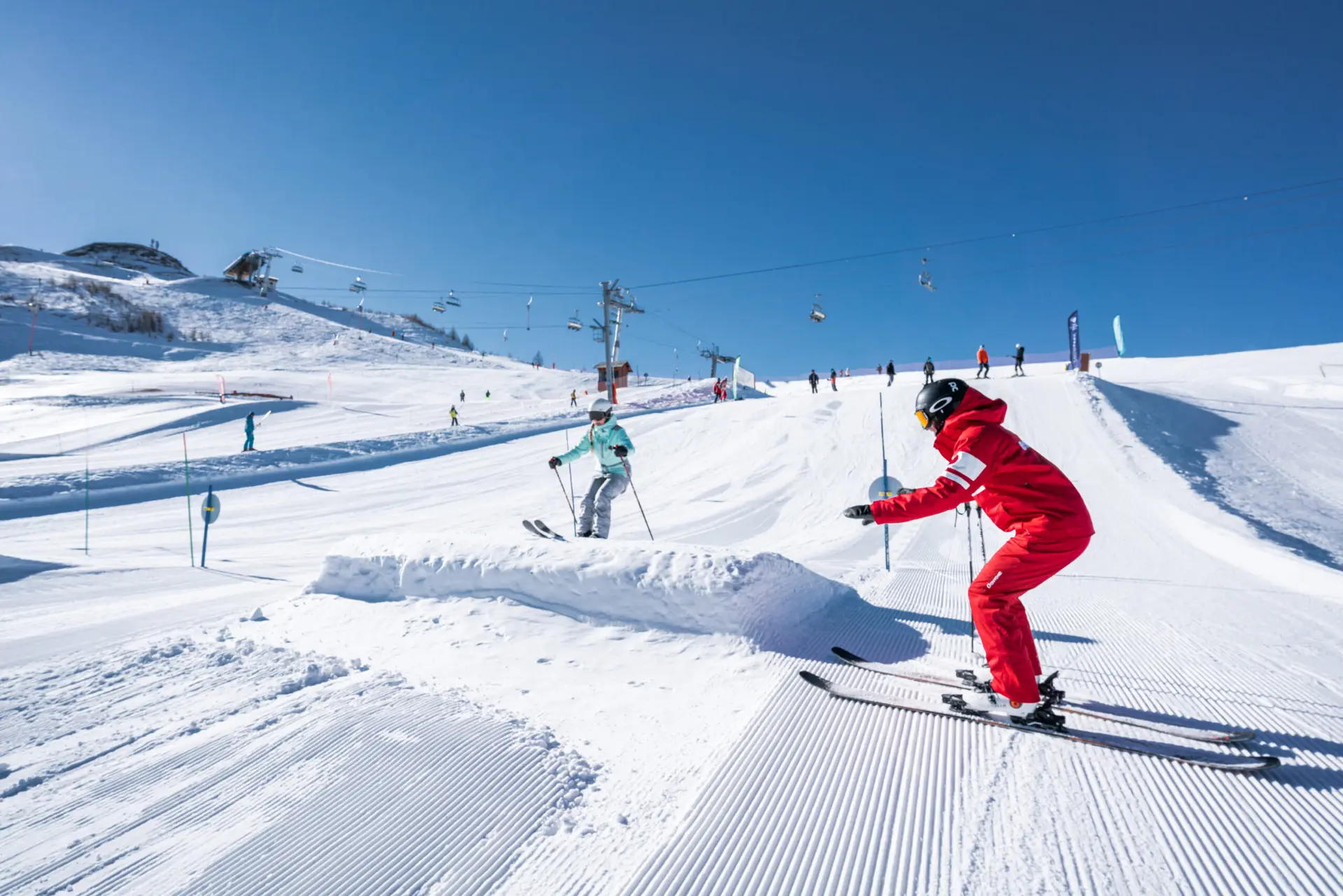 Dans les Pyrénées, les Écoles du Ski Français fêtent 80 ans d’histoire et de transmission