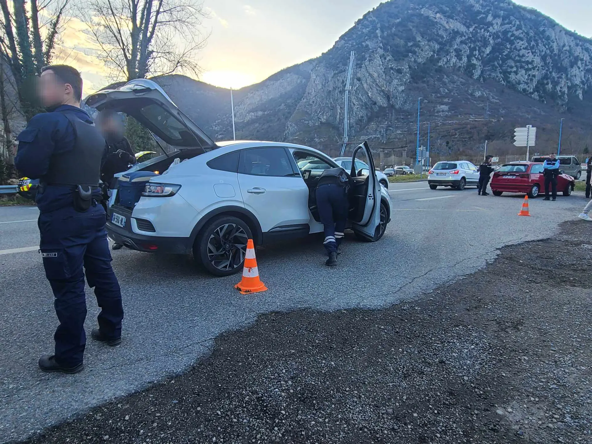 Trafics transfrontaliers en Ariège : 76 personnes, 45 véhicules légers et un bus ont fait l’objet de contrôles