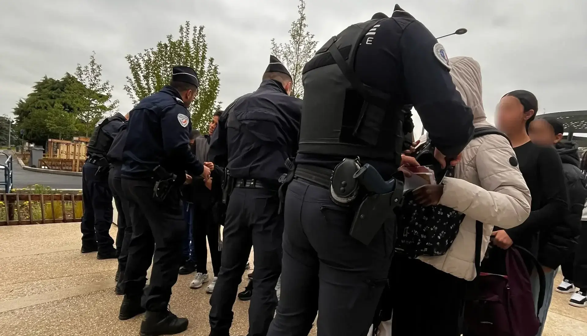 Aude. Deux armes blanches découvertes lors de contrôles dans les établissements scolaires
