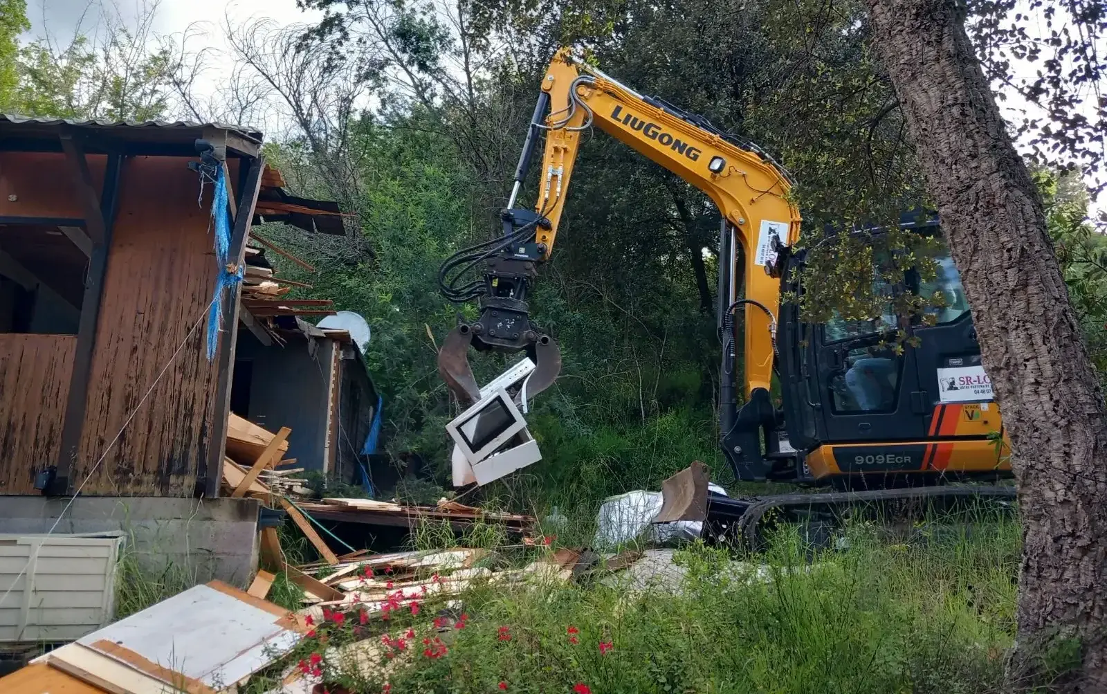 Pyrénées-Orientales. Lutte contre la cabanisation : les services de l’Etat débarquent par surprise et détruisent la maison