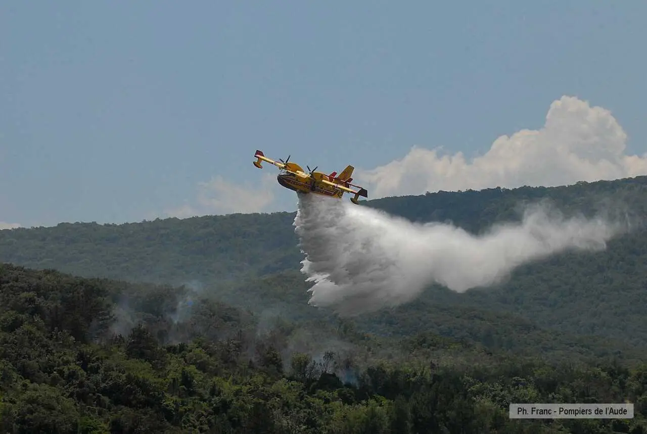 Incendies dans l’Aude : plus de 600 pompiers venus de toute la France mobilisés, plus de 300 hectares brulés