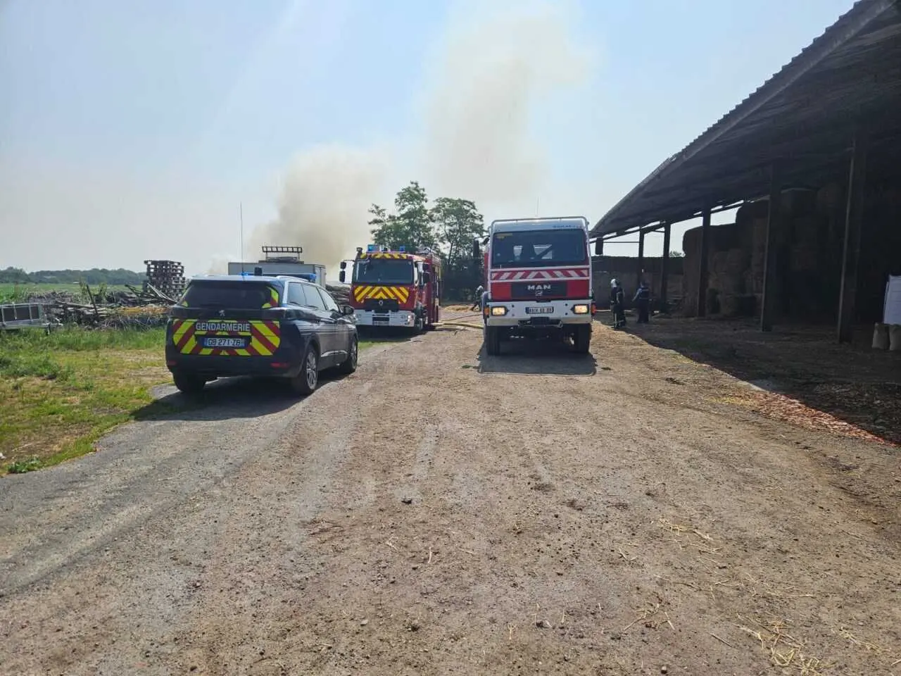 Villeneuve-du-Paréage : un incendie de paille maîtrisé de justesse grâce à l’intervention des pompiers
