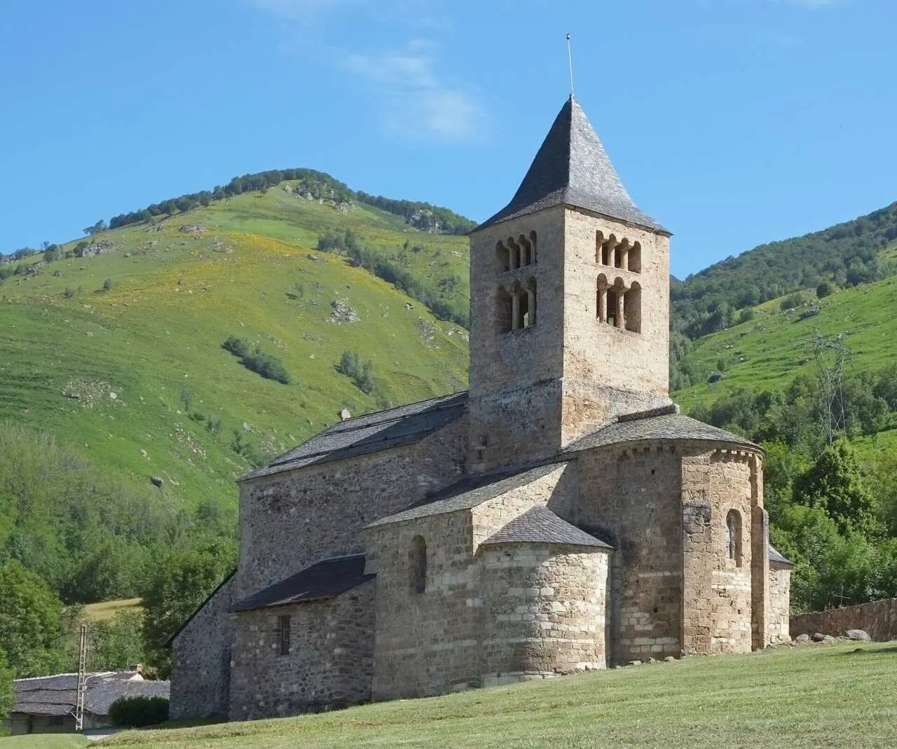 Quand un village Ariégeois de 28 habitants devient victime d’un conte numérique