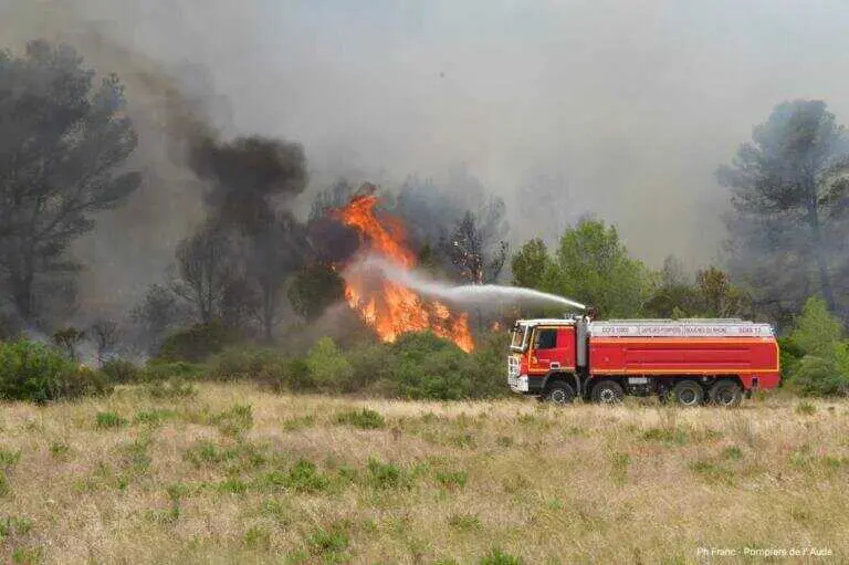 Incendie dans l’Aude : la progression du feu ralentit, 16 000 hectares touchés et 3 personnes toujours portées disparues