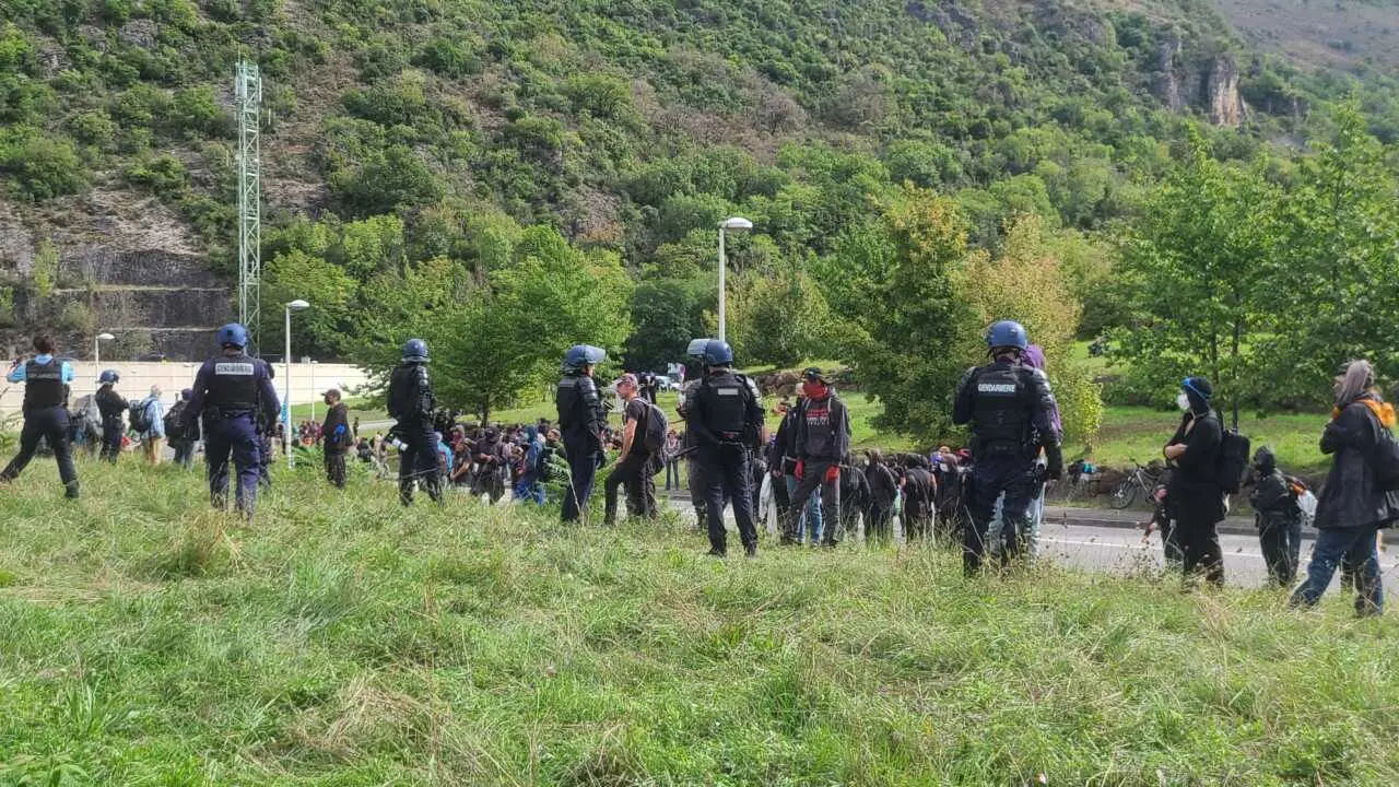 « Bloquons tout »en Ariège, heurts, sommations : une manifestation sous tensions à Foix