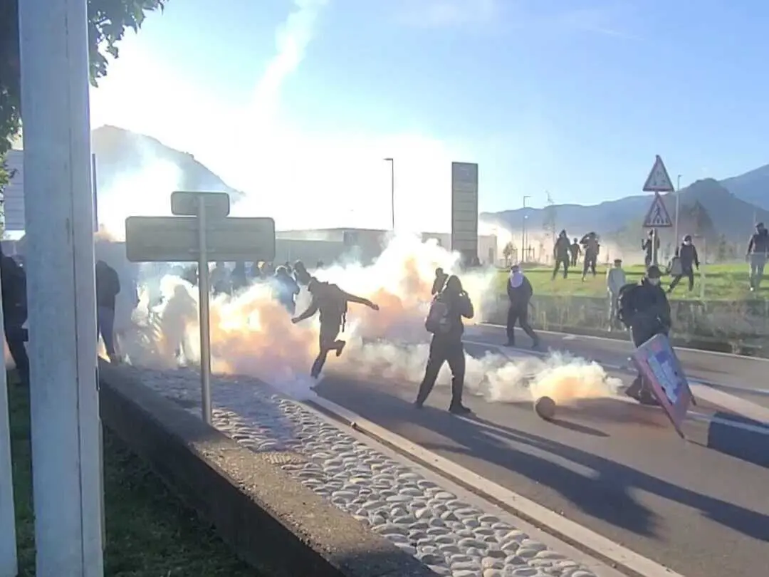 « Bloquons tout »en Ariège, heurts, sommations : une manifestation sous tensions à Foix