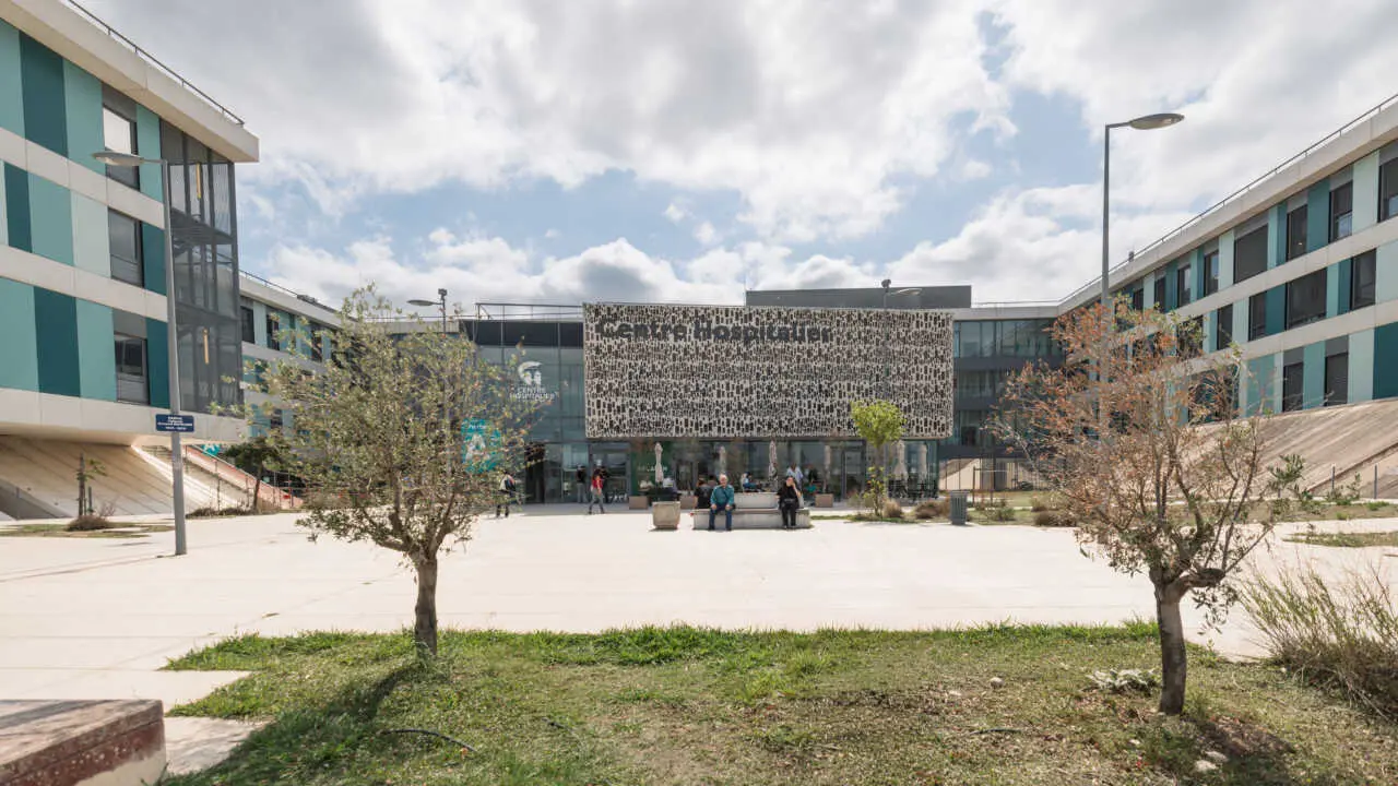 Le Centre Hospitalier de Carcassonne se transforme en Hôpital rose ce jeudi 16 octobre
