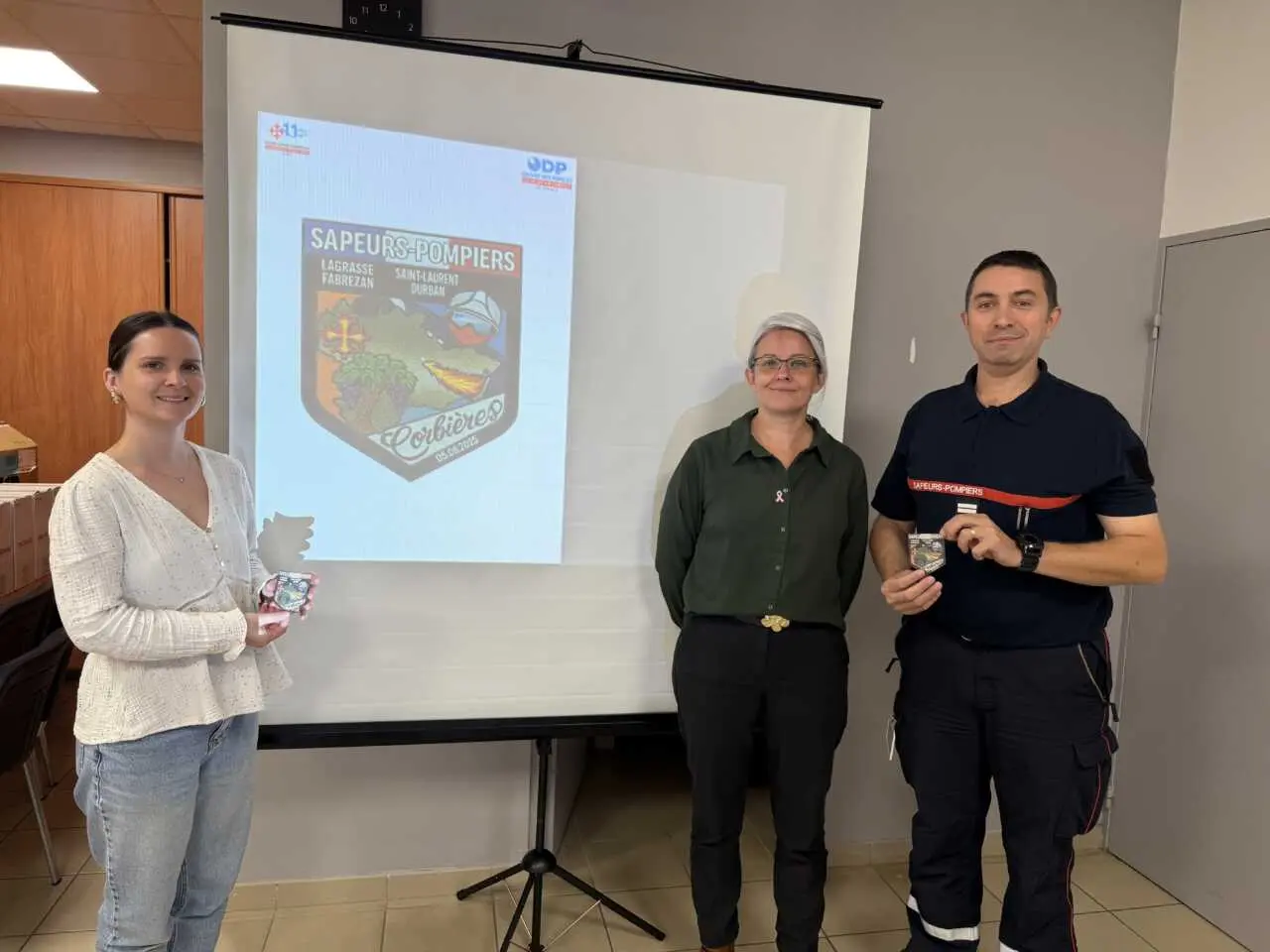 Un écusson en solidarité du « feu du siècle » des Corbières.