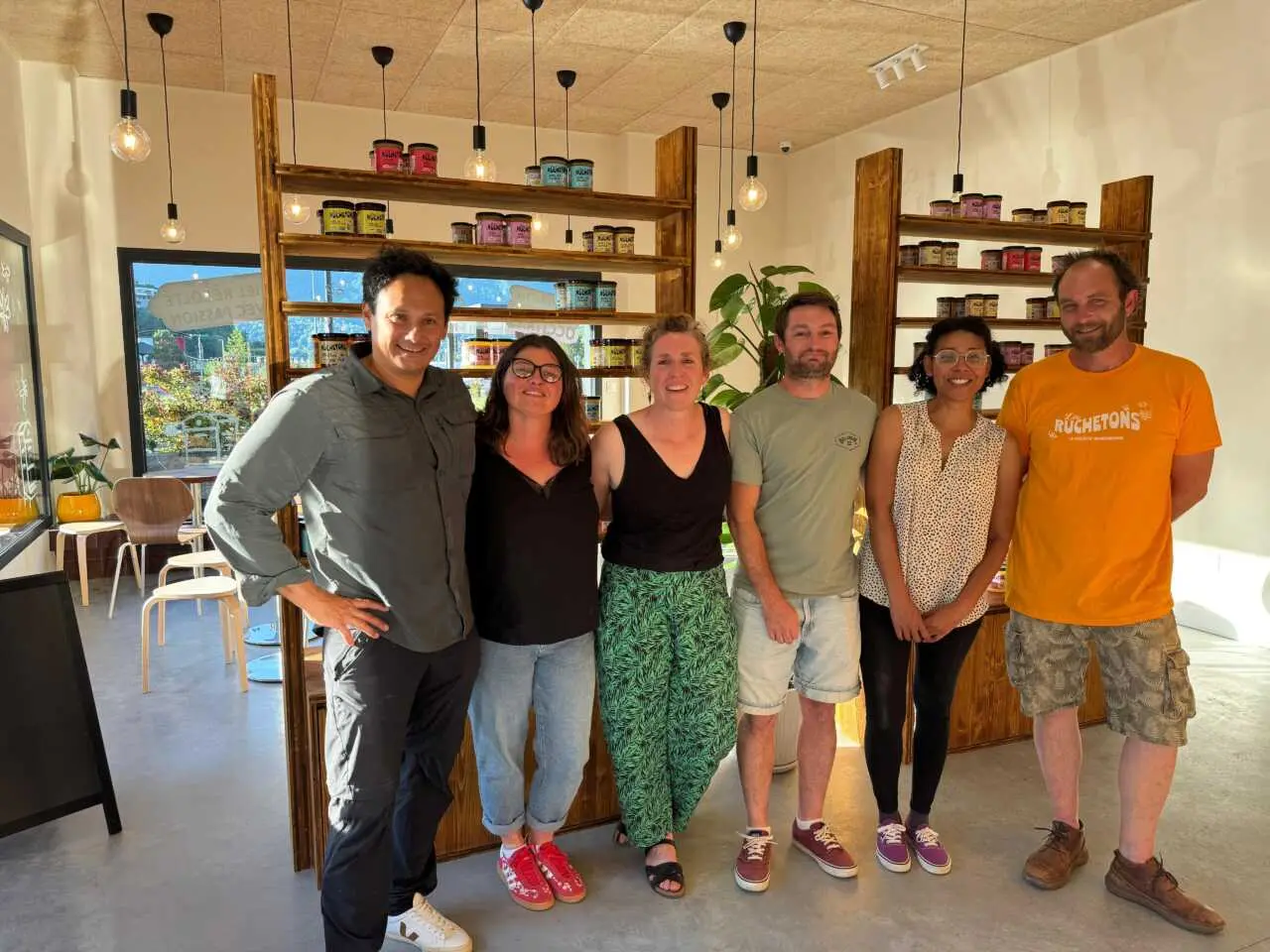 Ariège : les Ruchetons inaugurent un coffee shop inédit dédié au miel, qui vendra “au juste prix” des apiculteurs