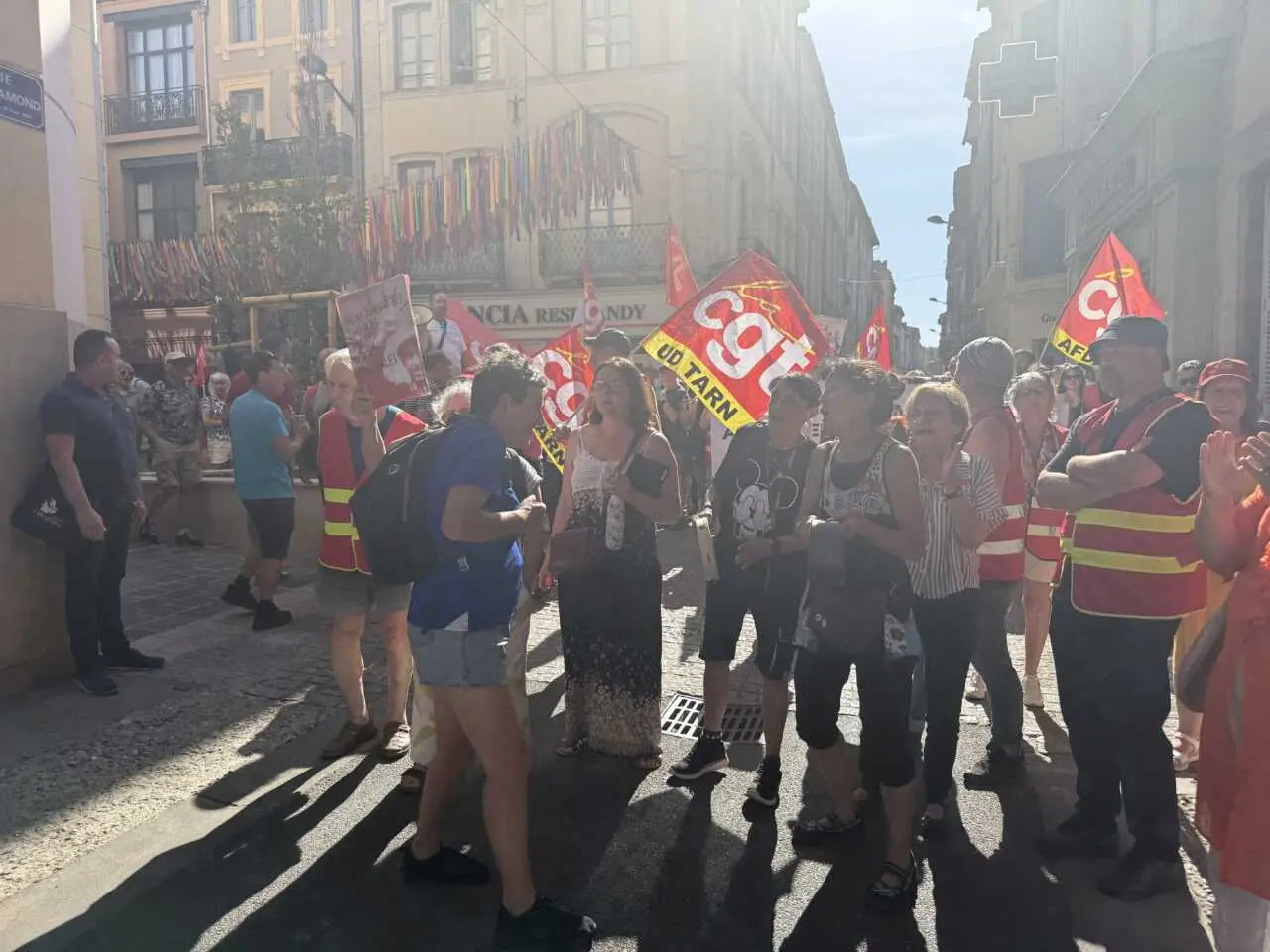 Carcassonne : près de 150 manifestants contre l’expulsion de syndicats des locaux municipaux