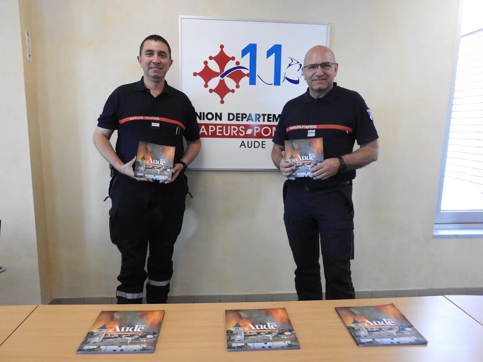 Incendies dans l'Aude : les sapeurs-pompiers éditent un livre sur les feux exceptionnels de l'été 2025