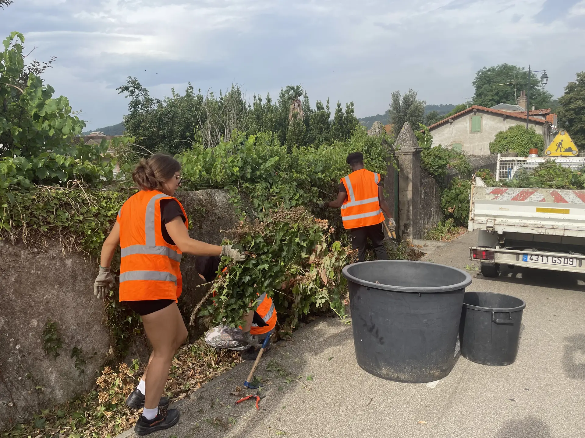 Pamiers : des jeunes de 17 à 20 ans mobilisés pour embellir la ville cet été