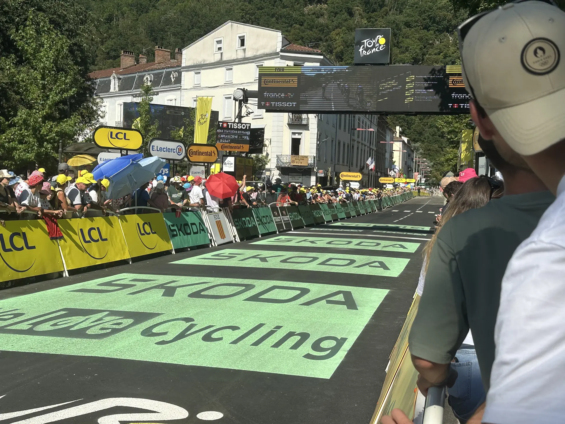 Tour de France : « Il a perdu connaissance pendant plus d'une minute », des militants de la CGT portent secours à un CRS victime d'un malaise