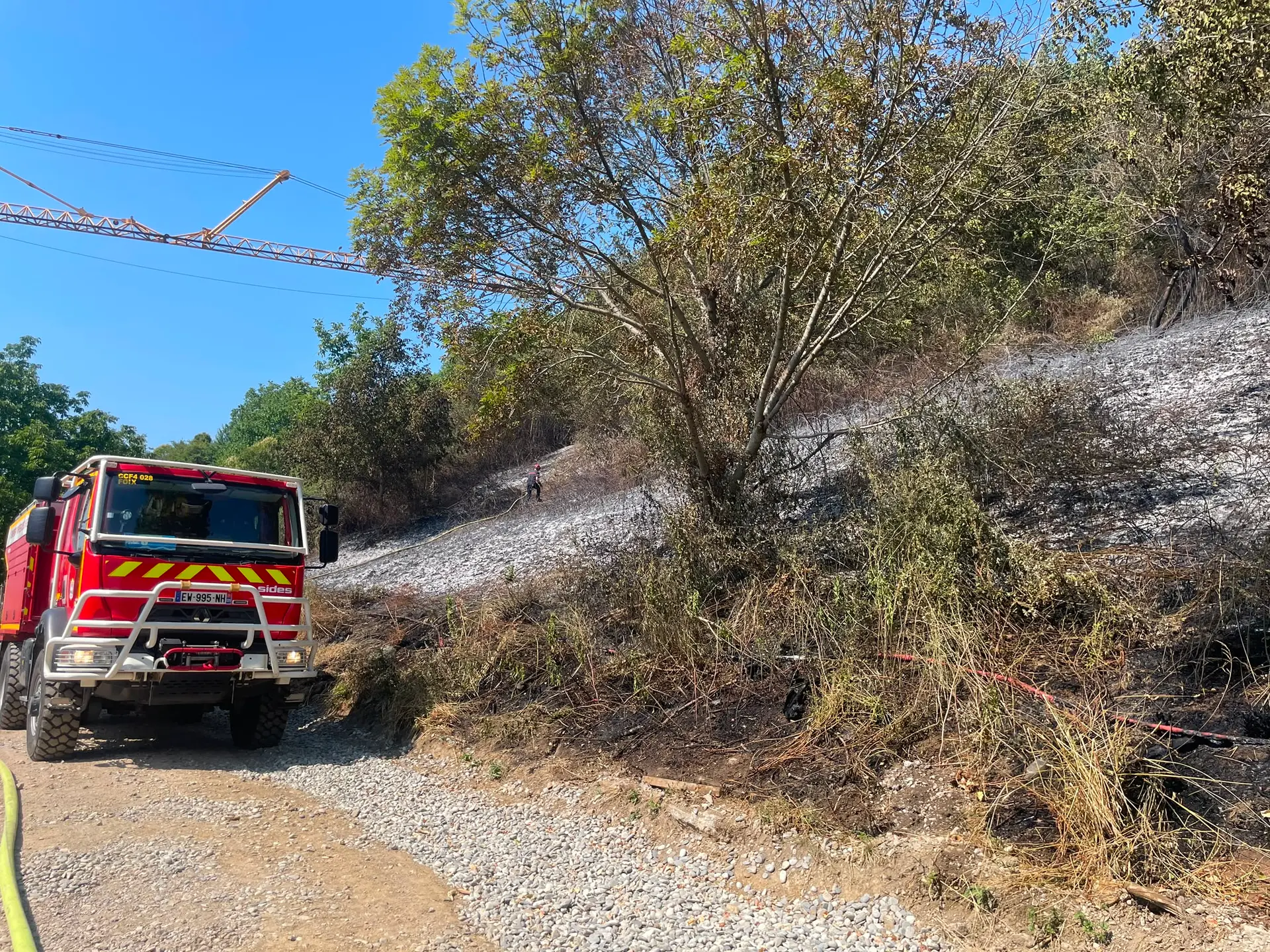 Incendie à Saint-Girons : deux hectares de végétation détruits, les pompiers évitent le pire
