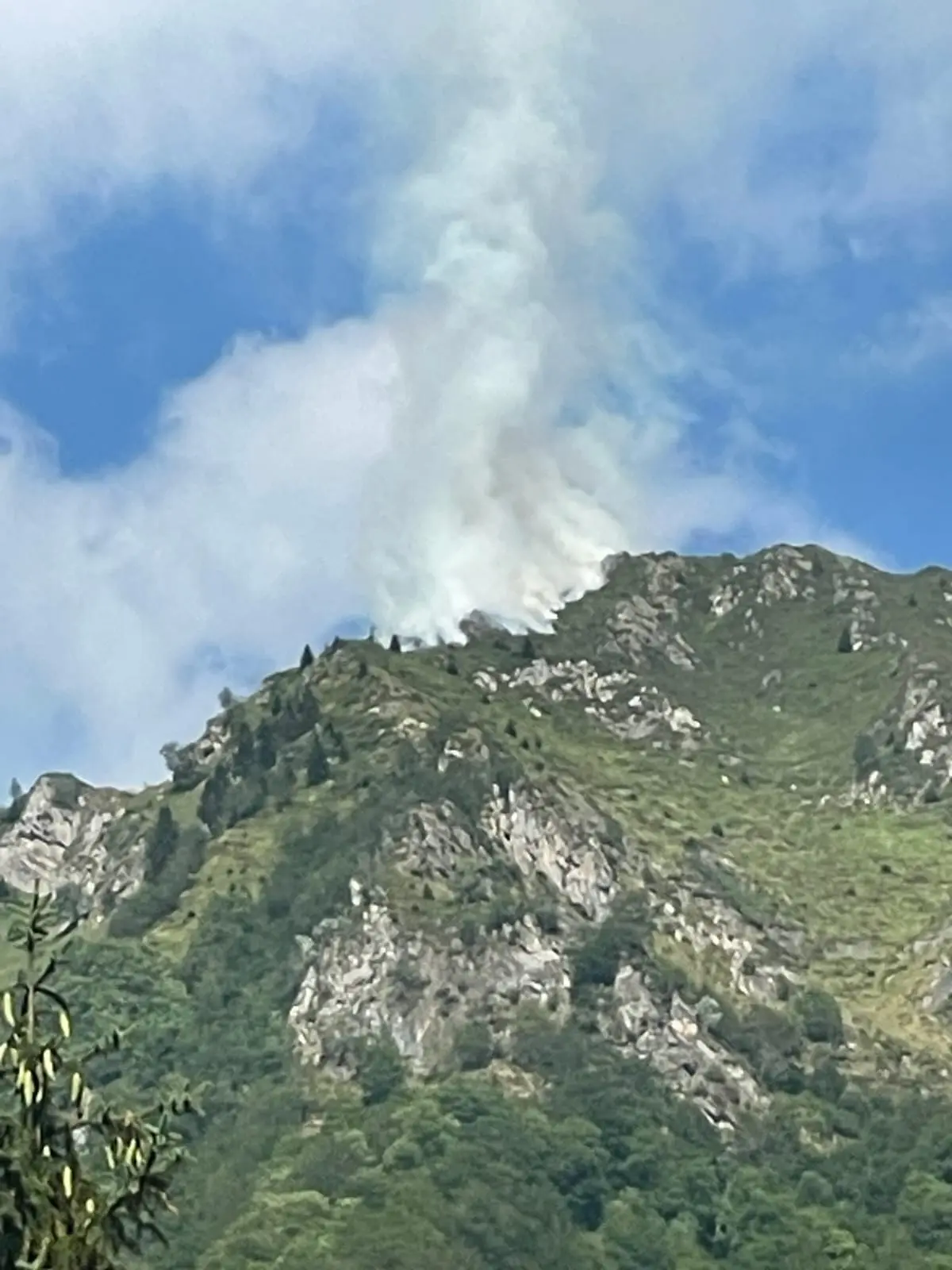 Ariège : cinq incendies en une journée, un feu toujours hors de contrôle dans les montagnes