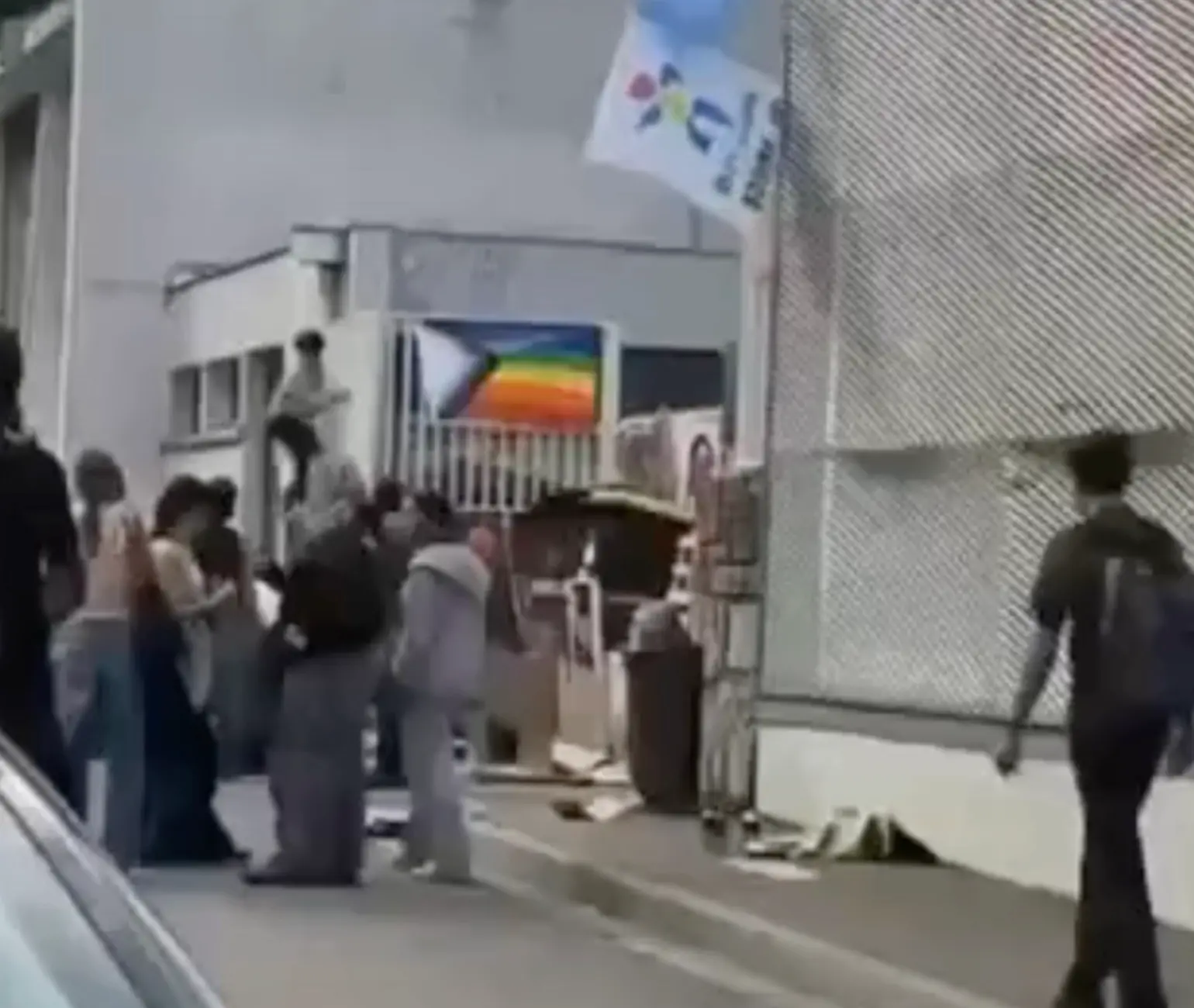 Ariège : deux élèves agressés lors du blocus, un drapeau LGBT au cœur des tensions