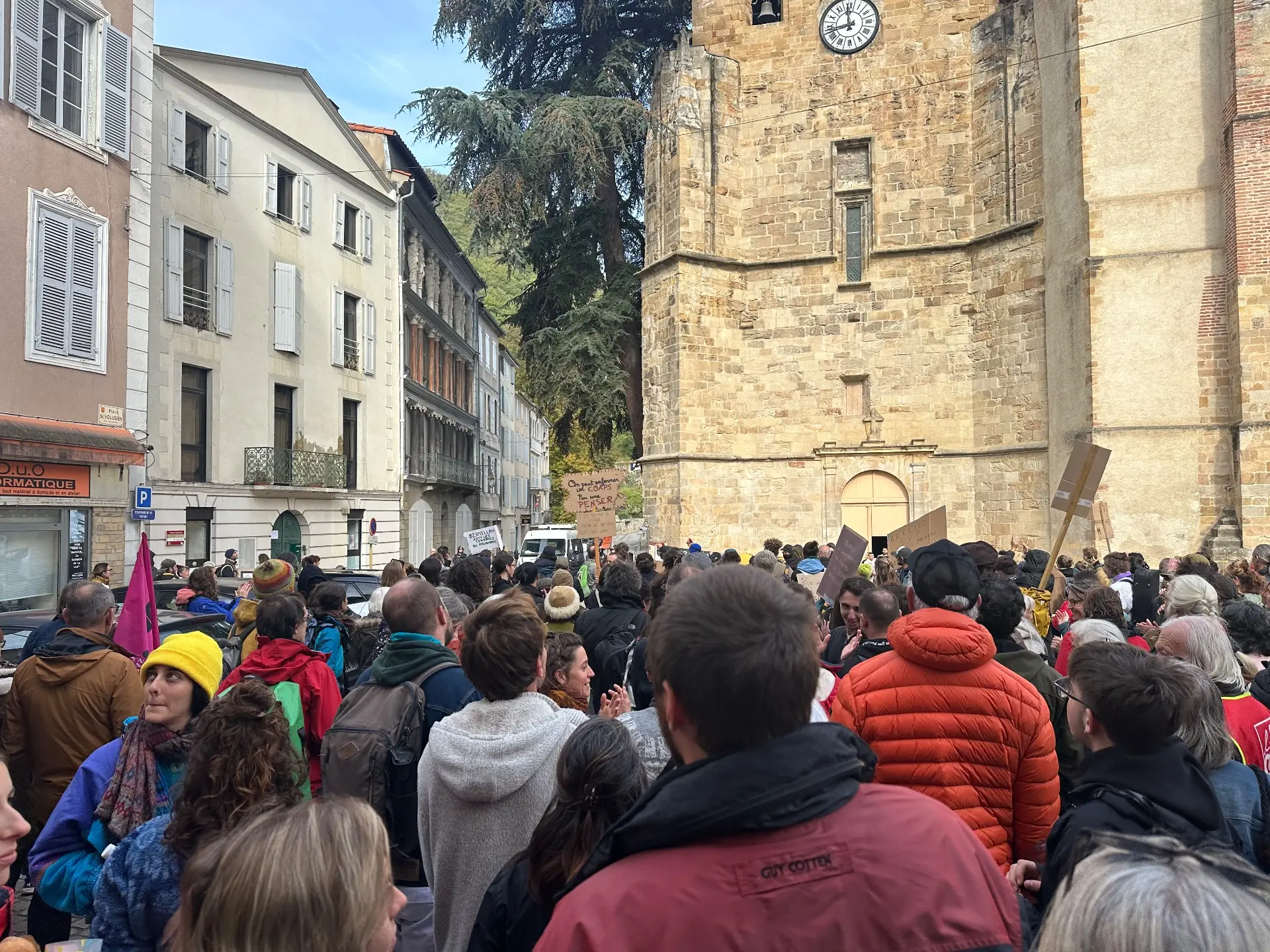Manifestation du 24 octobre à Foix : « Tout augmente sauf nos salaires », plusieurs centaines de personnes mobilisées ce samedi